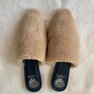 VINCE CAMUTO Cozy Tan flats, size 8 - Brand new!